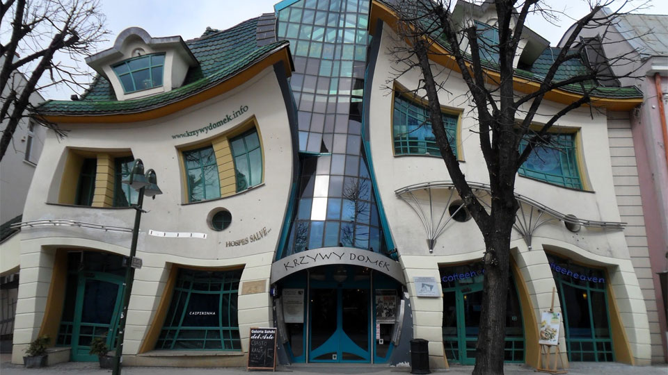 5.The Crooked House, Poland