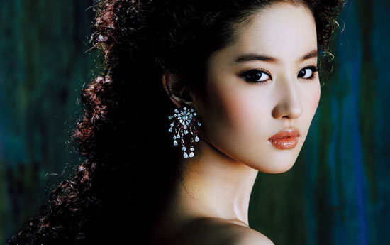 3.Liu Yifei is a professional singer, model and actress