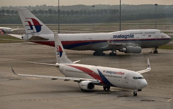 Malaysia Airlines MH17 crashes in east Ukraine